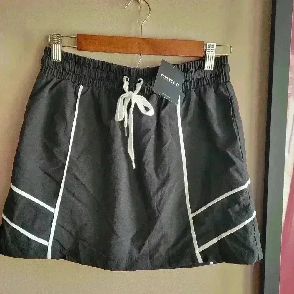 Forever 21 Black/White Stripes Skirt MINI Size Medium Elastic Waist Pockets NWT - Picture 2 of 10